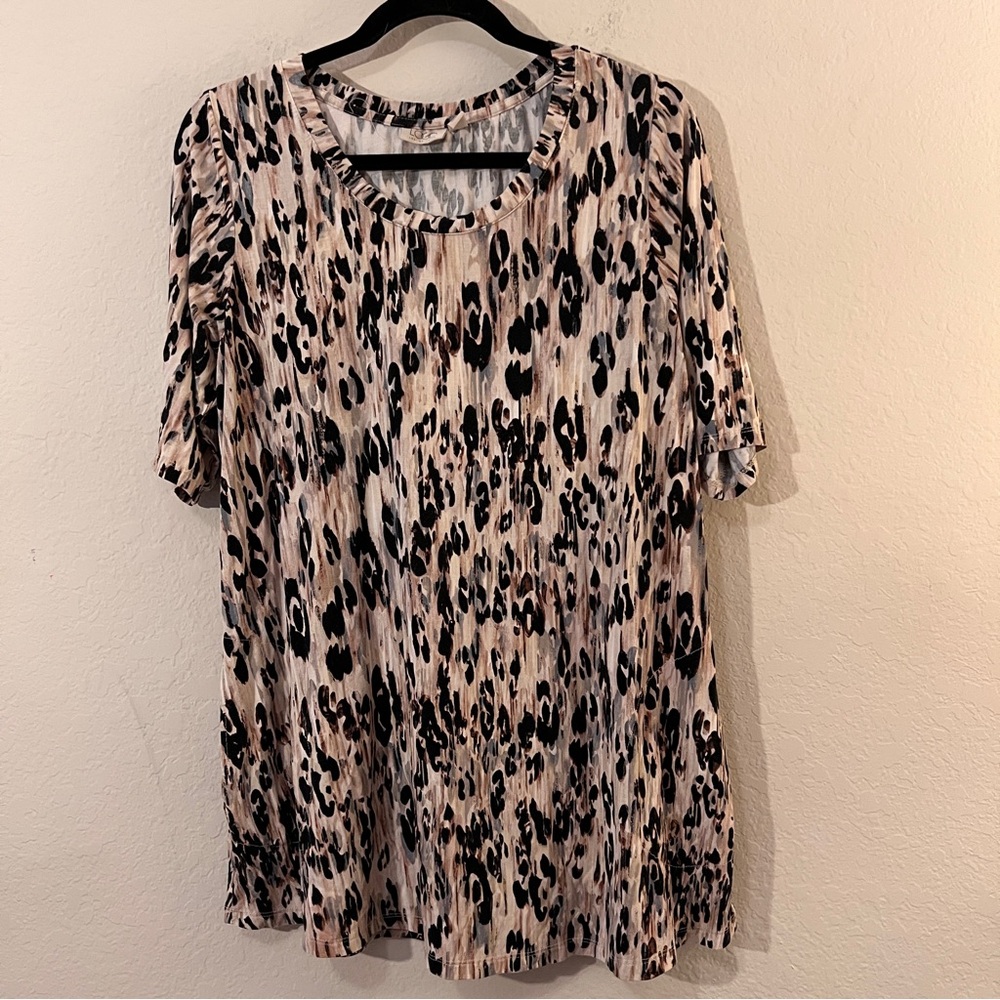 Logo Laurie Goldstein Senya Animal Print Short Sleeve Shirt, Size Medium – EUC